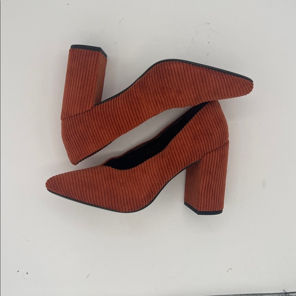 Matt & Nat Amari Academia Corduroy Textured Burnt Orange Heels Pumps size 7 - Picture 9 of 9